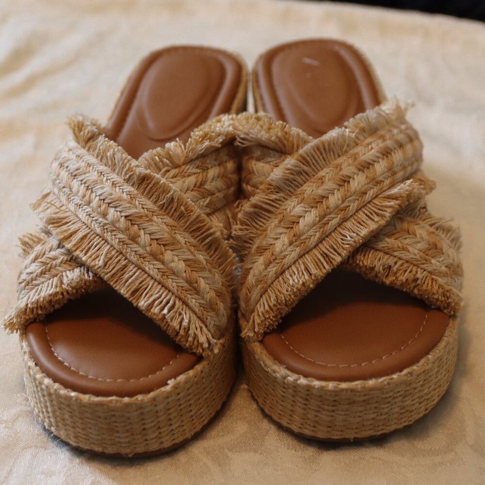 Universal Threads Slip On Sandals Size 11 Chunky Block Heel Tan Fringed Straps